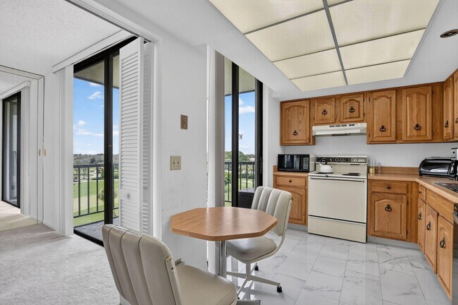 Foto del edificio - 6895 Willow Wood Dr