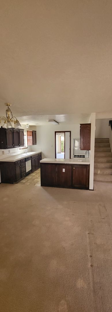 Building Photo - FOOTHILLS 3/BD 2.5/BA 2-STORY