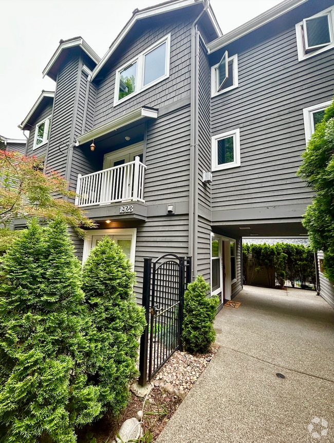 Building Photo - 1923 42nd Ave E