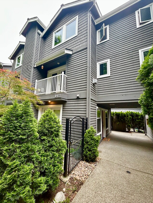 Foto principal - Madison Park Townhome