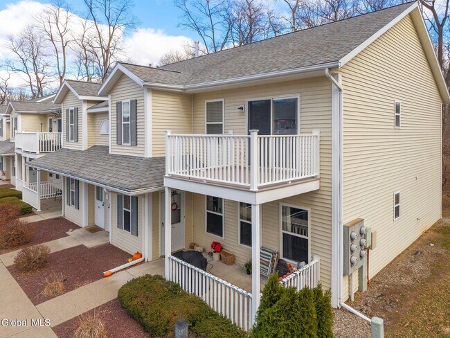 Building Photo - 1911 Cambridge Manor Dr