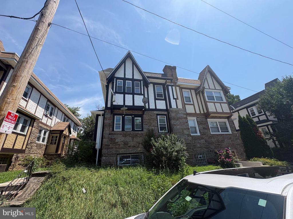 Foto del edificio - 6619 Blakemore St