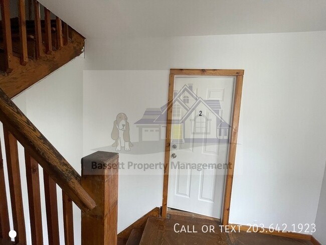 Building Photo - 617 Elm St