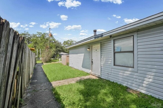 Building Photo - 455 Stara Cir
