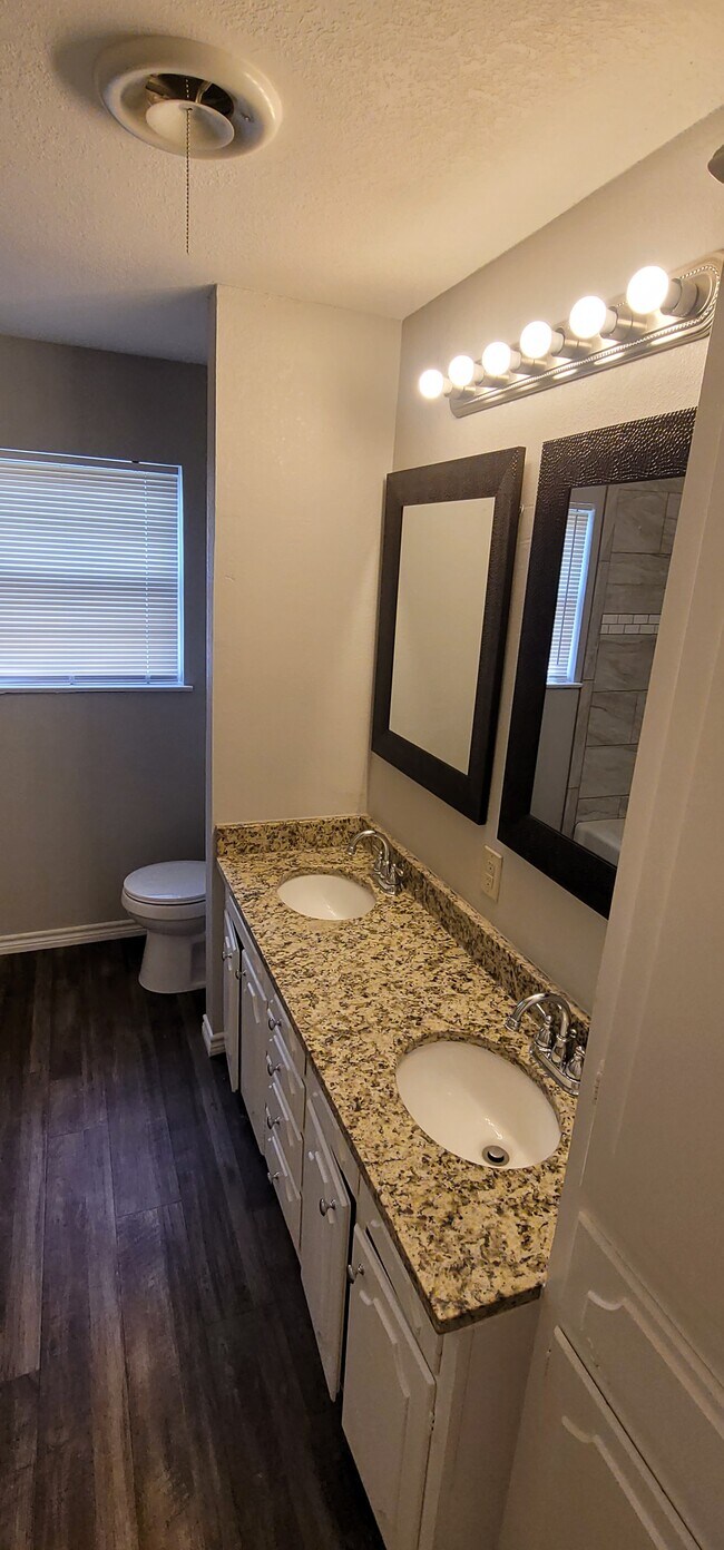 Building Photo - 4517 Jennings Ave