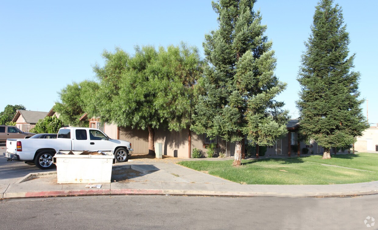 12875 Ave 413 Ave Apartments in Orosi, CA