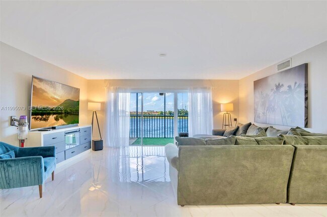 Foto del edificio - 605 Ives Dairy Rd