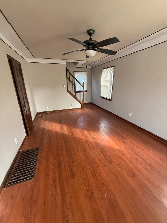 Building Photo - 2123 Linden Rd