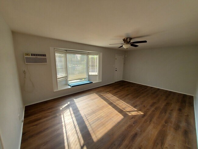 Foto del edificio - CHARMING 2 BEDROOM HOUSE IN GLENDORA
