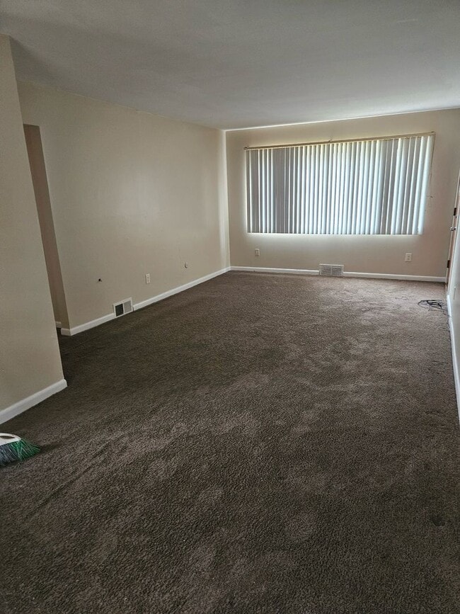 Building Photo - Westside Condo 2 bedroom 1 bath