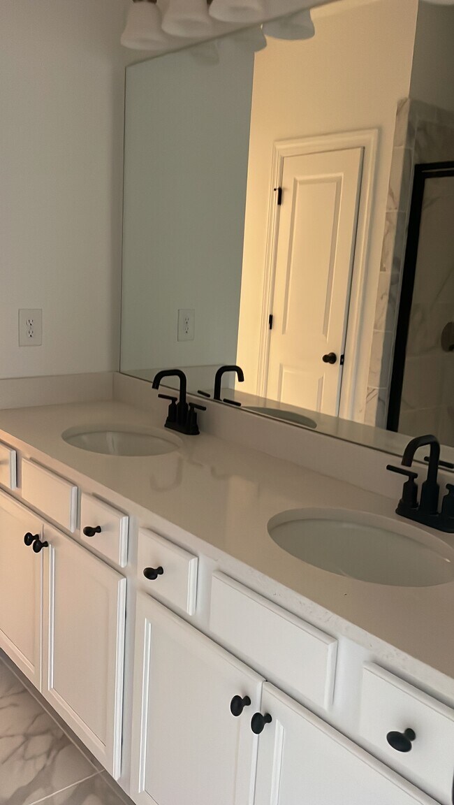 Foto del edificio - 4275 Baden Aly