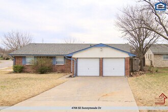 Building Photo - 4708 SE Sunnymeade