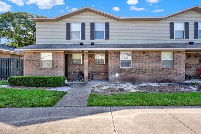 Building Photo - ****Beautiful 2 Bedroom 1.5 Bath in Orange...