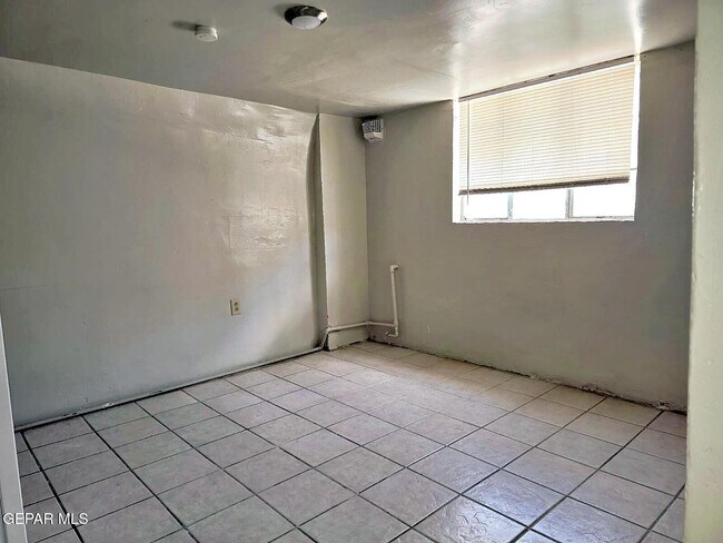 Foto del edificio - 1114 N El Paso St
