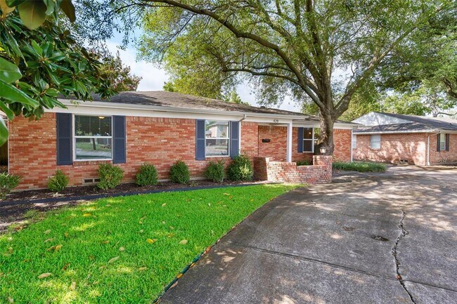 Building Photo - 428 E Spring Valley Rd