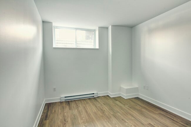 Building Photo - 9675 Av. Papineau