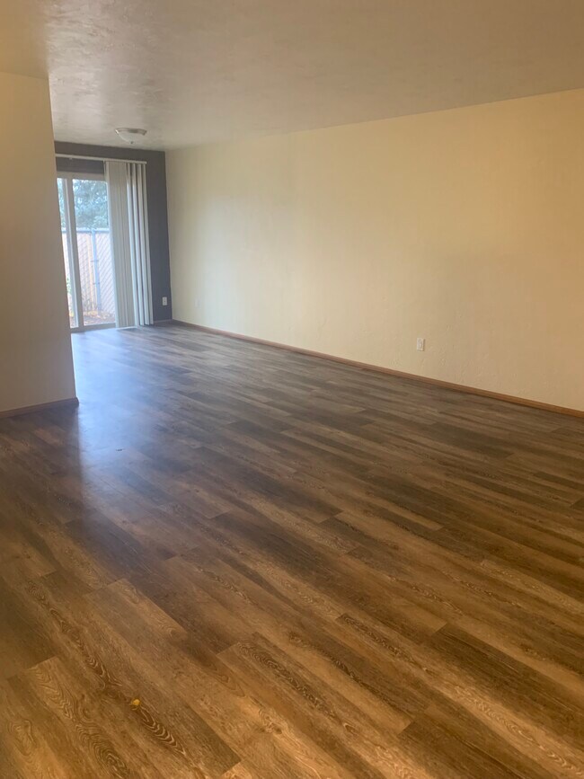 Foto del edificio - 825 Morton Pl