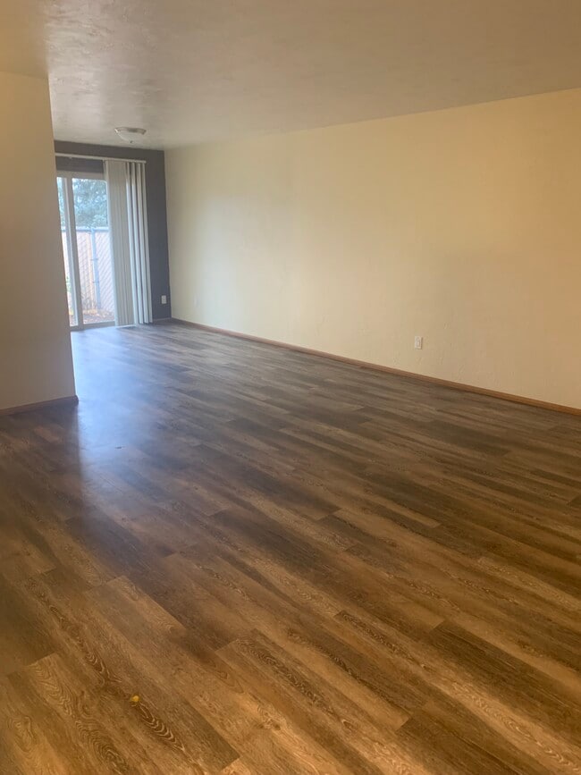 Building Photo - 825 Morton Pl