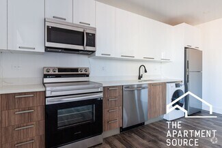 Building Photo - 940 W Carmen Ave
