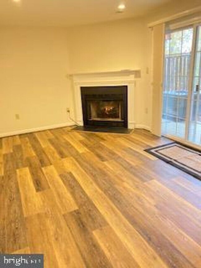 Foto del edificio - 15653 Montview Dr