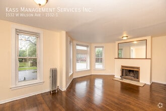 Building Photo - 1532 W Wilson Ave