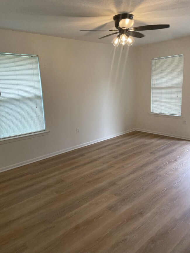 Foto del edificio - Charming, updated and bright duplex with p...