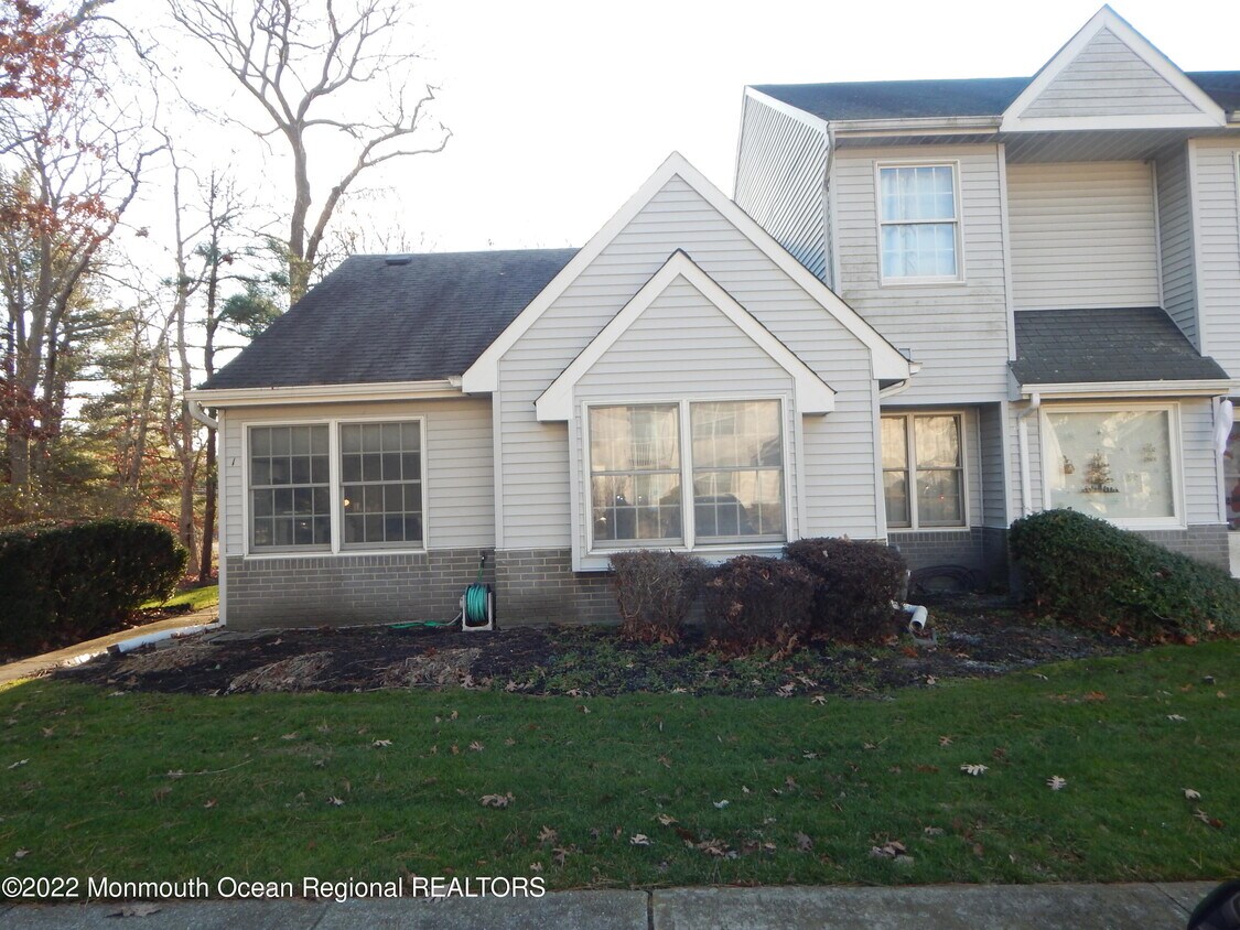 Foto principal - 1 Westchester Dr