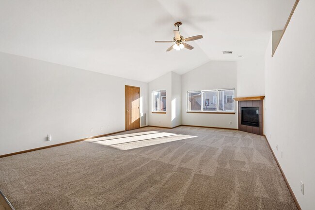 Foto del edificio - Harper Court Townhomes