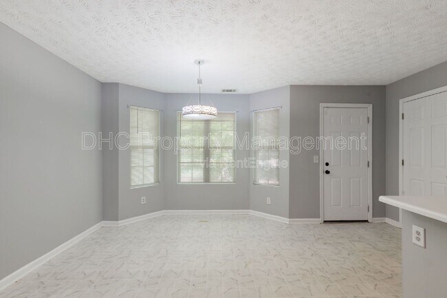 Foto del edificio - 5625 Strathmoor Manor Cir