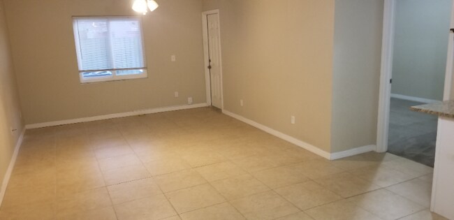 Building Photo - 534 Golden Raintree Pl