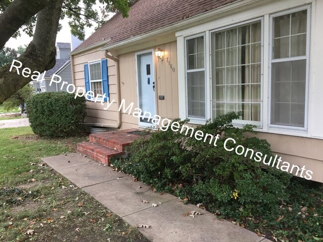 Foto del edificio - Unique 4-Bed Prairie Village Home