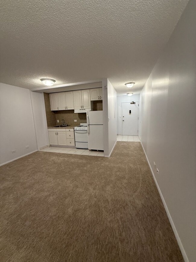 Building Photo - Fairway Villa Waikiki studio for rent