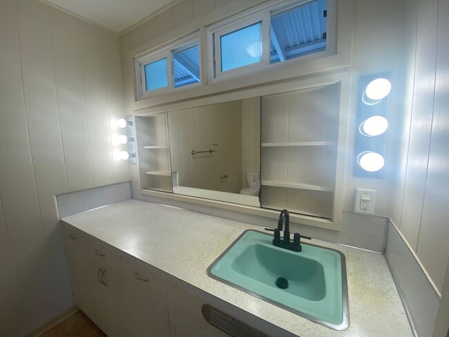 Building Photo - Holualoa 3 bedroom 2 bath House