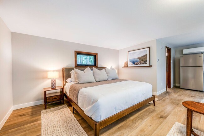 Foto del edificio - 1241 Birchmont Beach Rd NE