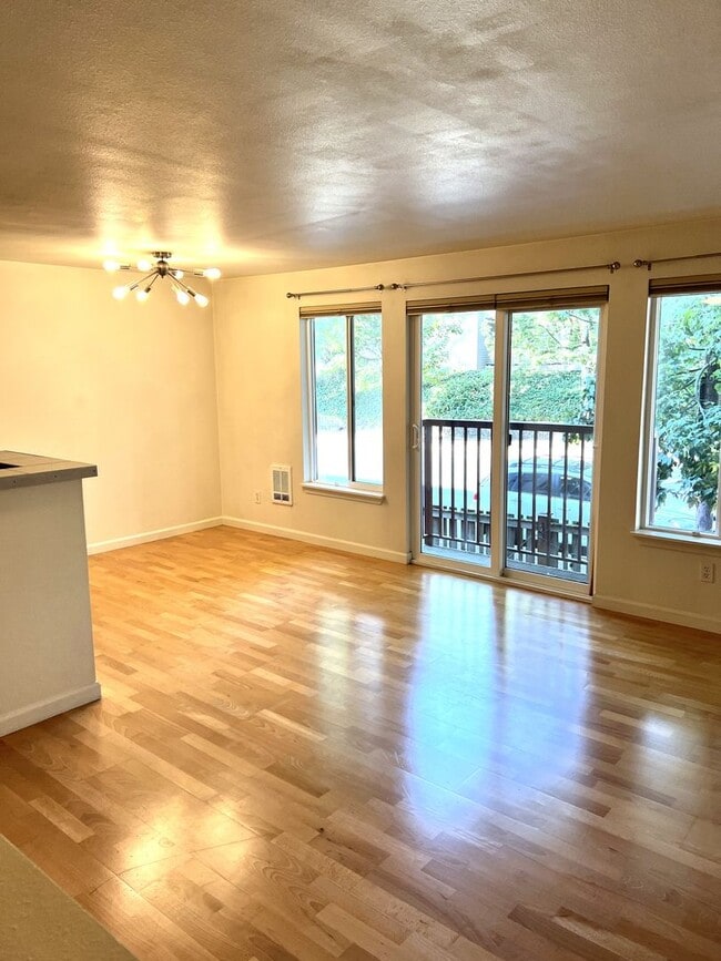 Building Photo - Great location, secure parking, controlled...