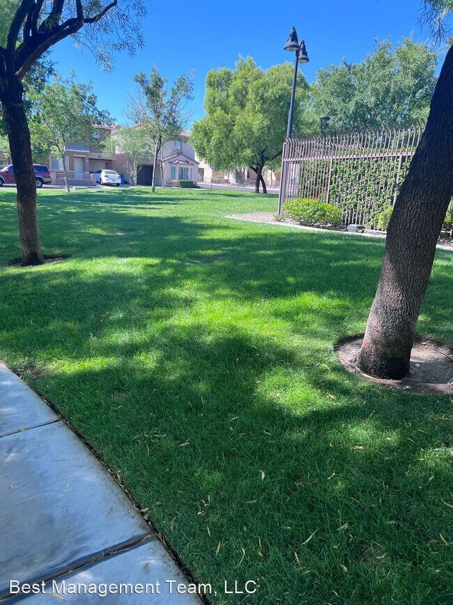 Building Photo - 3 br, 2.5 bath House - 10456 Coyote Cub Av...