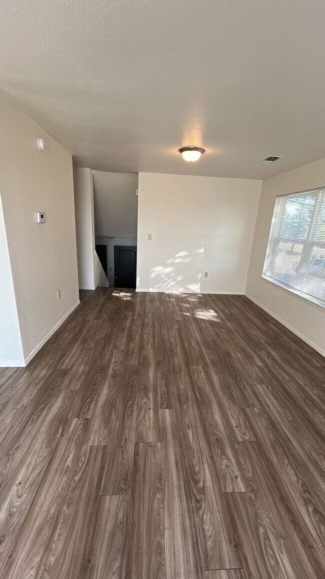 Foto del edificio - 347 Black Elk Ct