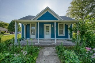 Building Photo - 100 S Wood St
