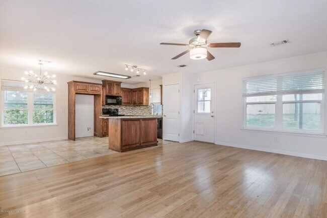 Foto del edificio - Located in Canyon TX Close to WT !!! 3/2/2 CH/A