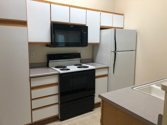 Building Photo - Affordable living at Westside Apartments!