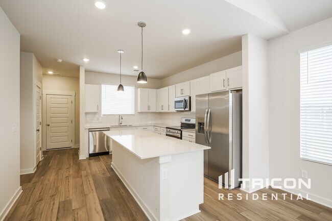 Building Photo - 7000 Park Knoll Dr