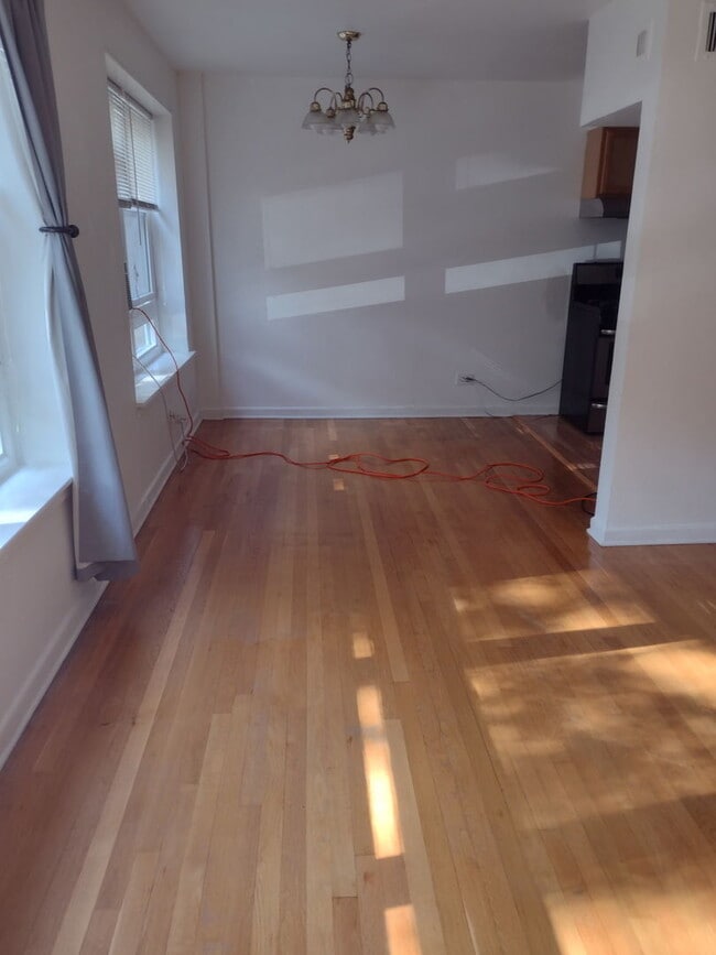 Building Photo - 5335 N California Ave