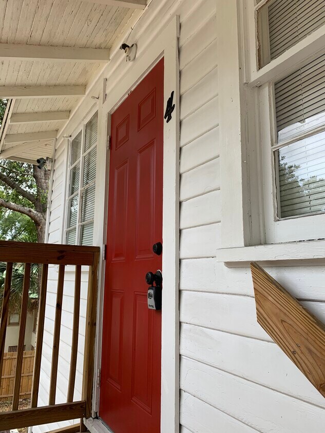 1/1 Apartment Downtown DeLand Apartment for Rent in DeLand, FL