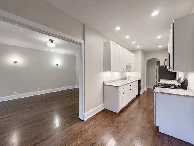 Building Photo - 1362 E 52nd St