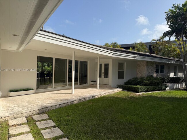 Building Photo - 335 Harbor Dr