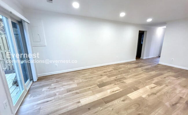 Building Photo - 16318 Taconic Cir