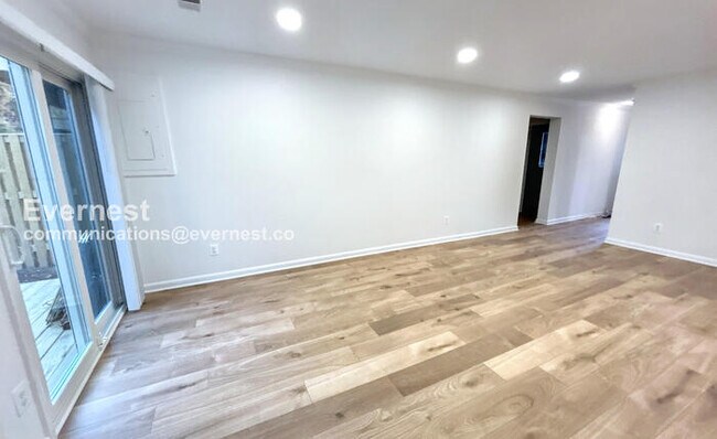 Foto del edificio - 16318 Taconic Cir