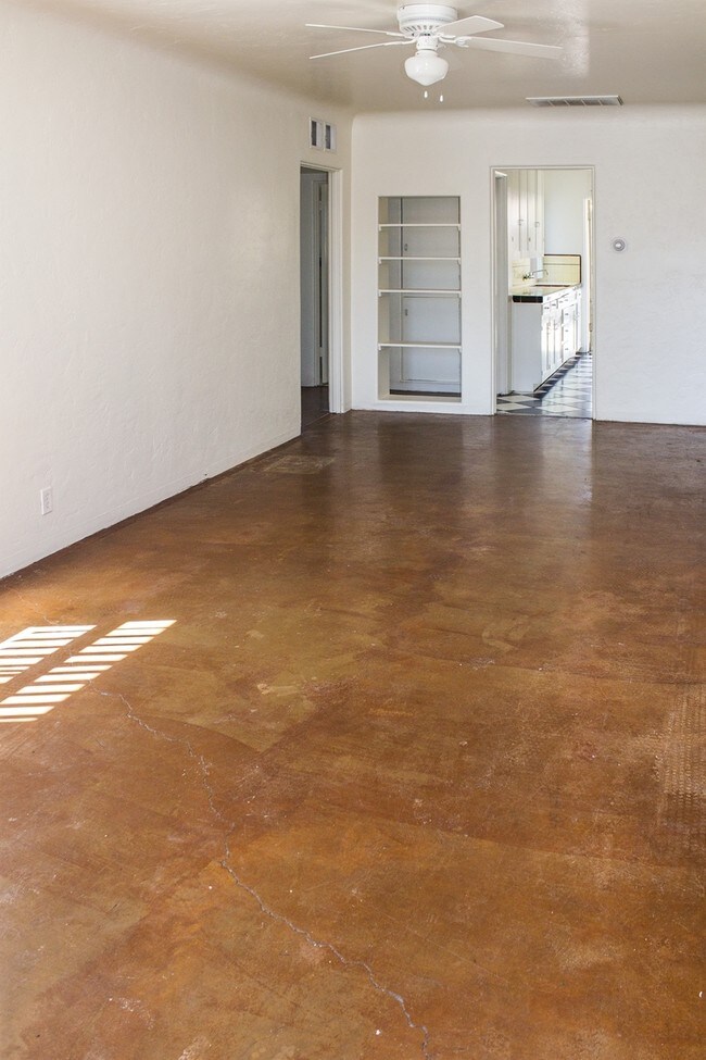 Foto del diseño de interior - 1122-1130 W McDowell Rd