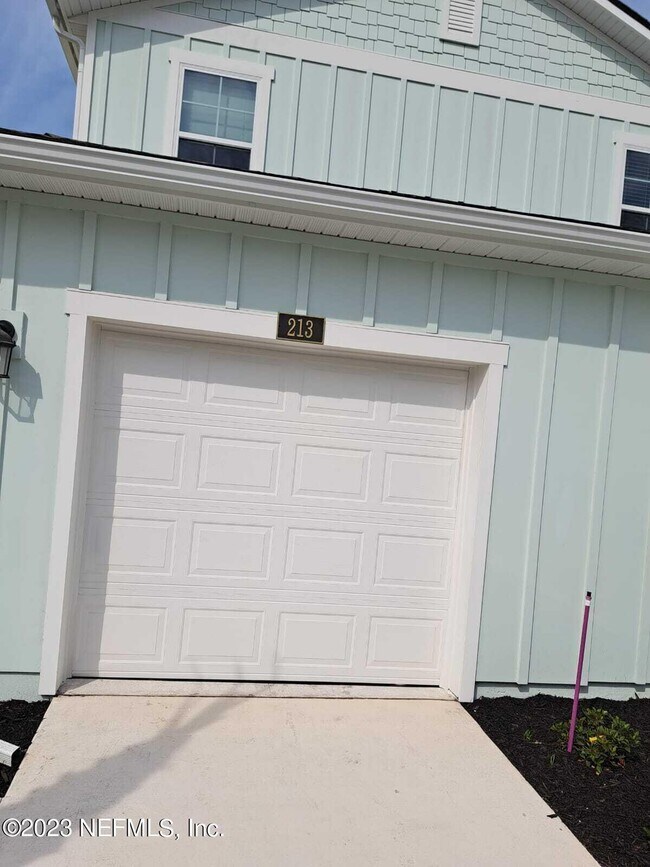 Building Photo - 213 Pasadena Dr