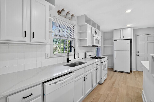 Foto del edificio - 2289 Addison Rd NE